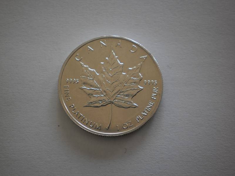 Canadian fine platinum Maple Leaf Queen Elizabeth II of one troy ounce